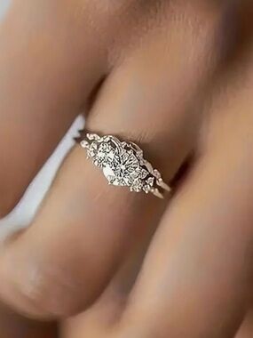 Elegant Silver Floral Cluster Ring - Silver